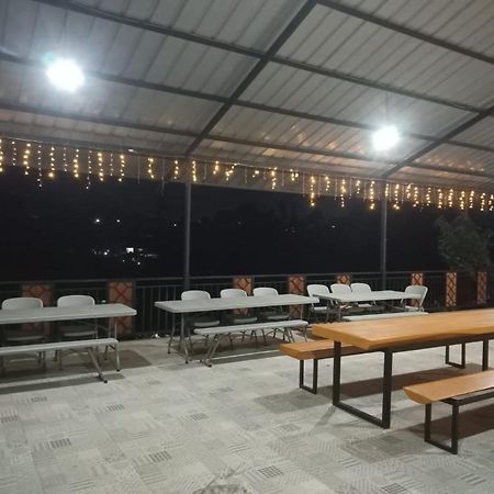 Villa Chacha At Macarena, Megamendung 外观 照片