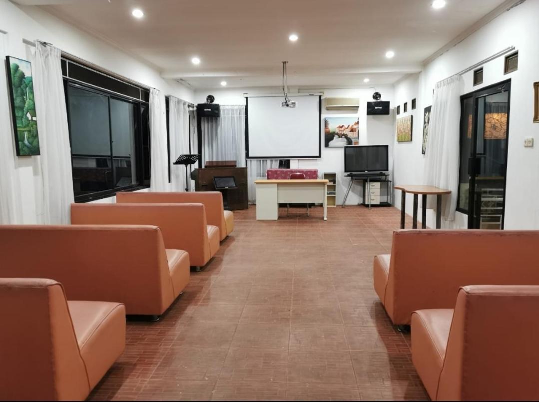 Villa Chacha At Macarena, Megamendung 外观 照片