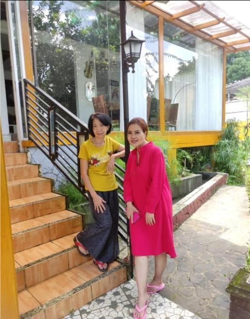 Villa Chacha At Macarena, Megamendung 外观 照片