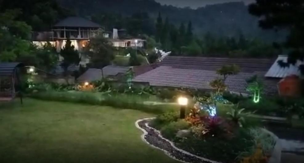 Villa Chacha At Macarena, Megamendung 外观 照片