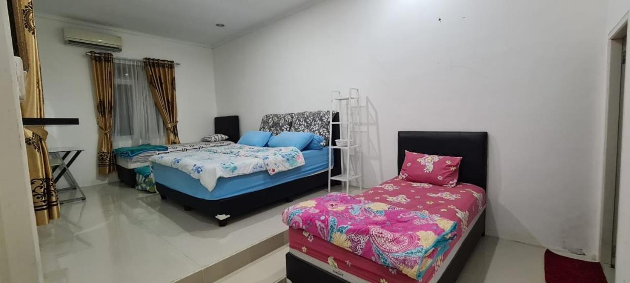 Villa Chacha At Macarena, Megamendung 外观 照片
