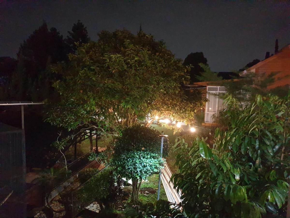 Villa Chacha At Macarena, Megamendung 外观 照片