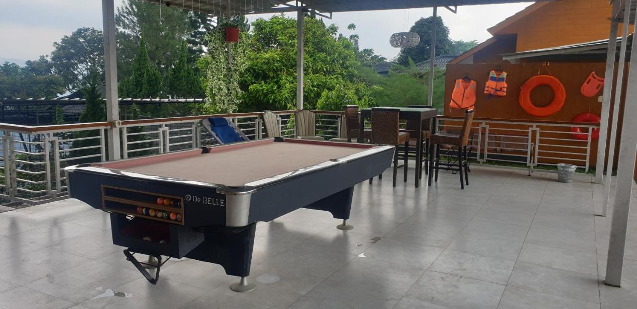 Villa Chacha At Macarena, Megamendung 外观 照片