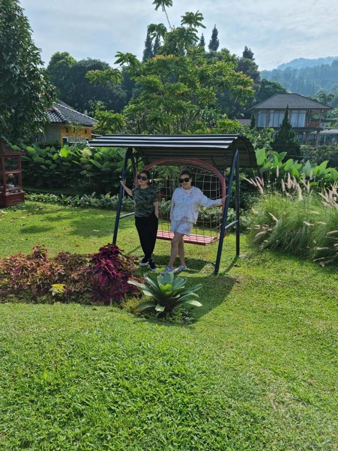 Villa Chacha At Macarena, Megamendung 外观 照片