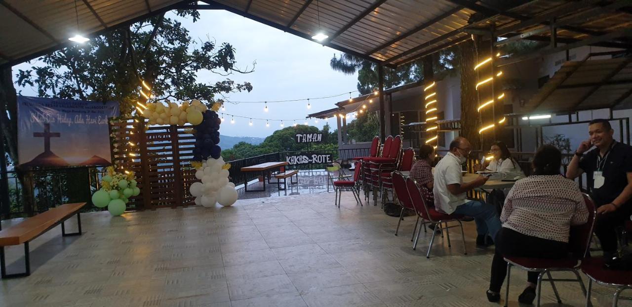 Villa Chacha At Macarena, Megamendung 外观 照片