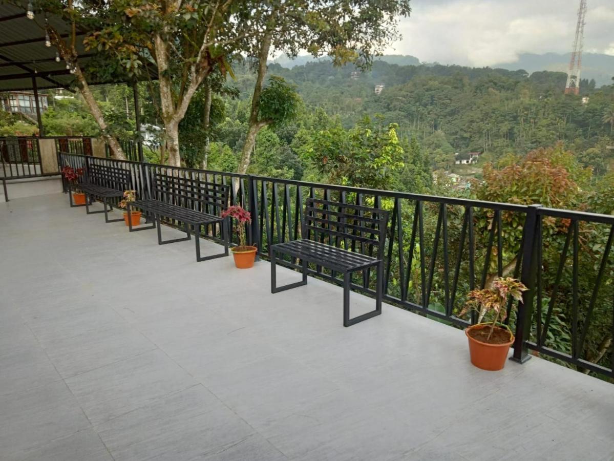Villa Chacha At Macarena, Megamendung 外观 照片