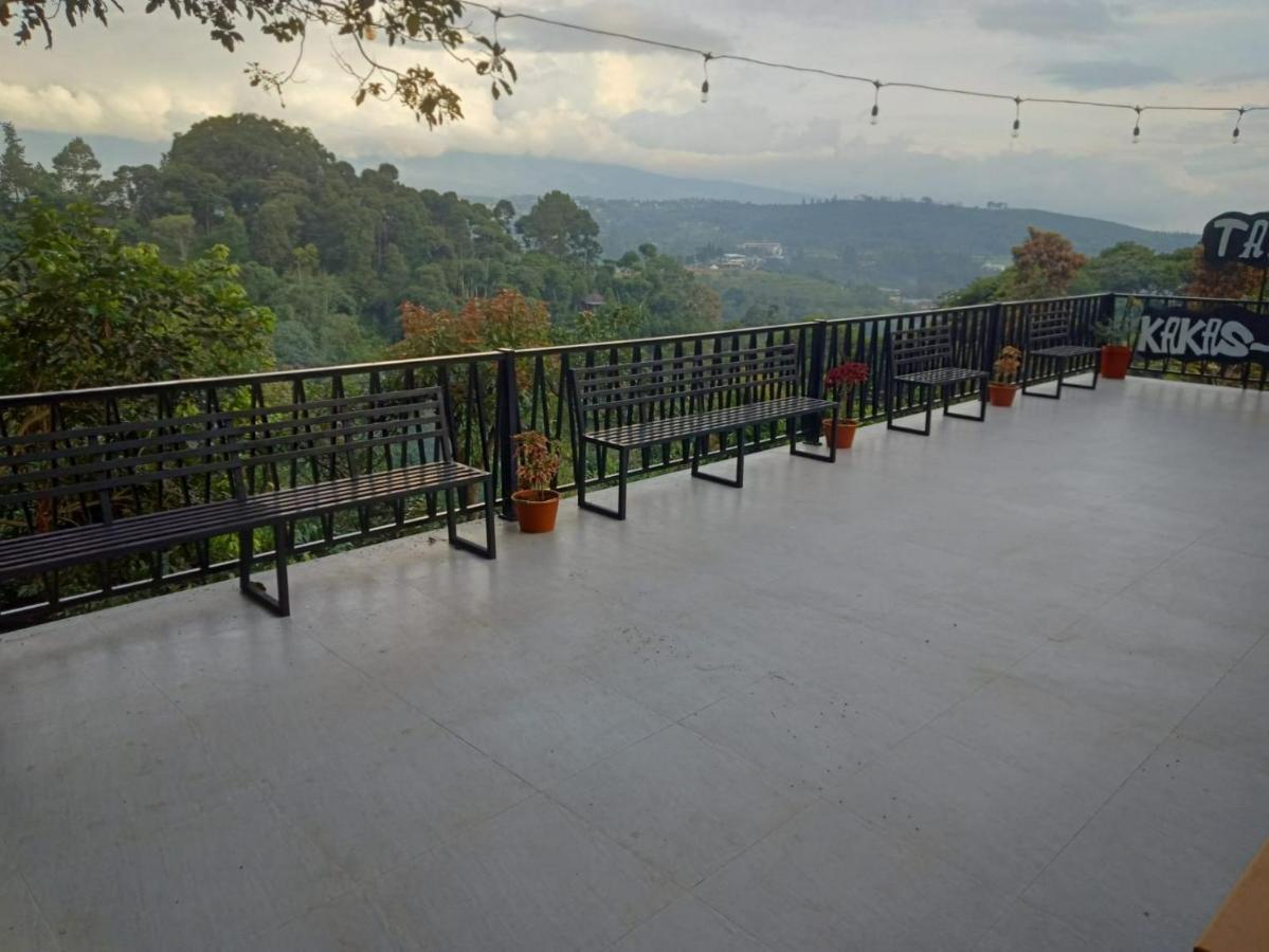 Villa Chacha At Macarena, Megamendung 外观 照片
