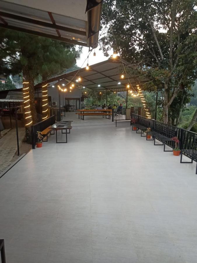 Villa Chacha At Macarena, Megamendung 外观 照片