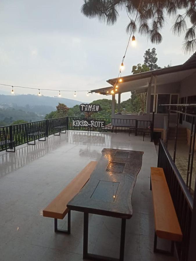 Villa Chacha At Macarena, Megamendung 外观 照片